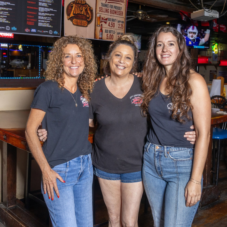 Uncle Mick’s: Jupiter’s Live Entertainment Hub!